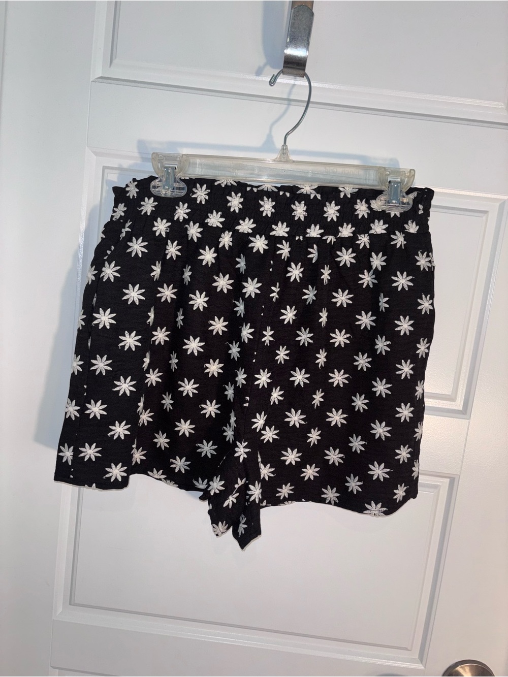 In February Embroidered Floral Print Lined Shorts Size Large NWT